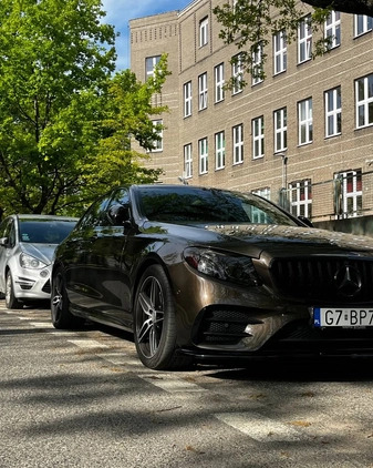 Mercedes-Benz Klasa E cena 210000 przebieg: 73000, rok produkcji 2017 z Warszawa małe 137